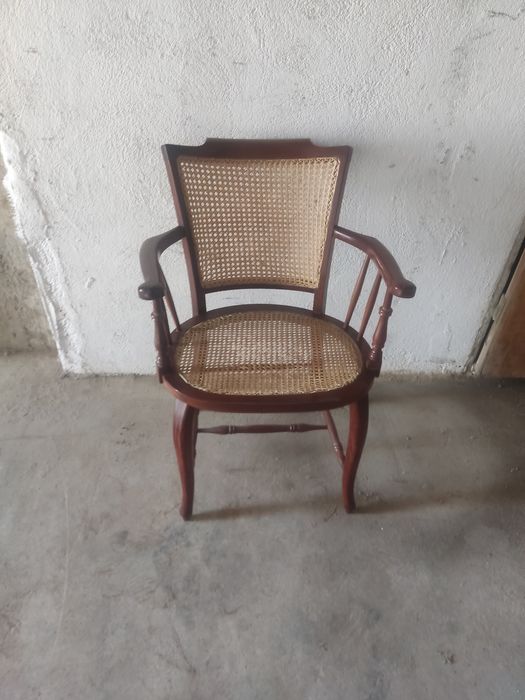 Cadeira antiga de palhinha
