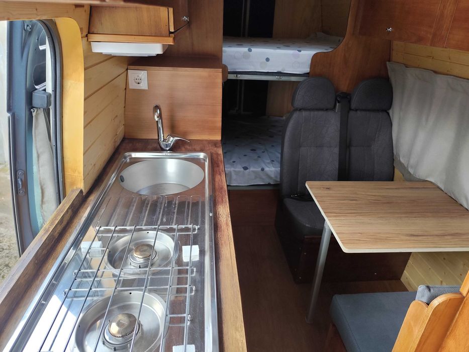 Vendo autocaravana com interior novo a estriar