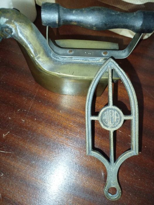 Ferro de engomar antigos