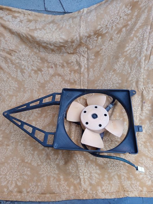 Вентилятор охолодження радіатора автомобіля Opel Corsa