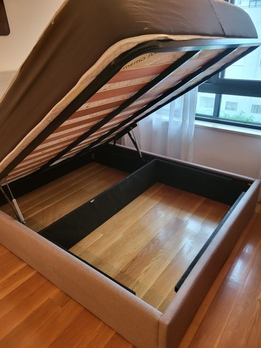 Cama  casal queen em perfeitas condições