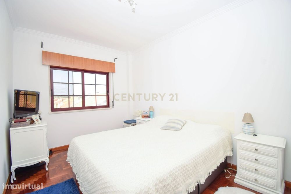 Apartamento T3, com 107 m² de área útil, estúdio musical com 40 m² e g
