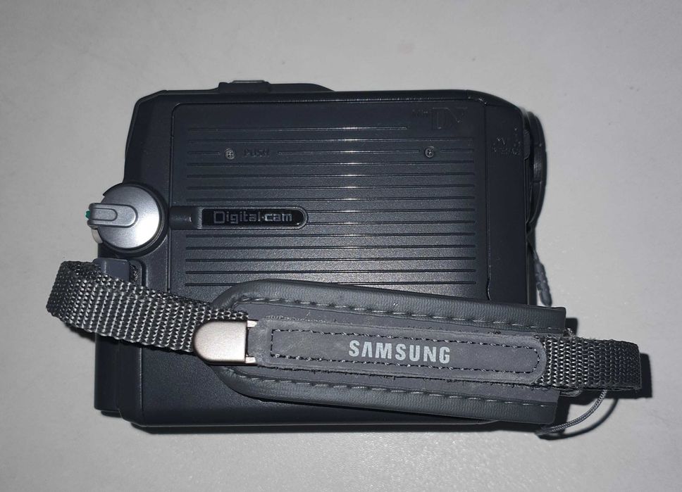 Vende-se Máquina de filmar Samsung VP-D-351 para peças.