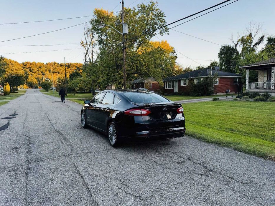 Ford Fusion Titanium      2014