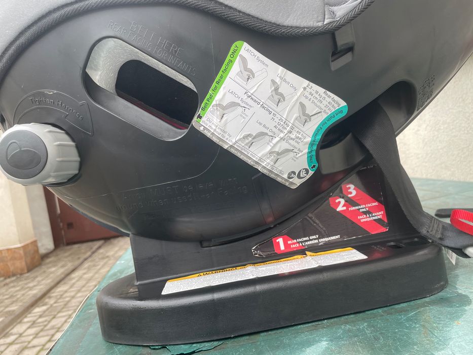 Продам дитяче автокрісло Evenflo. Стан майже новий.