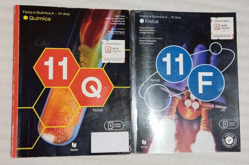 Manual de Física e Química + Manual de inglês