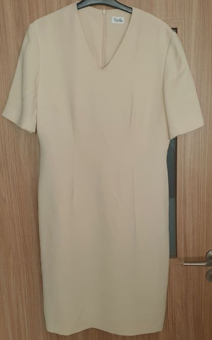 Kremowa  elegancka sukienka  roz 38