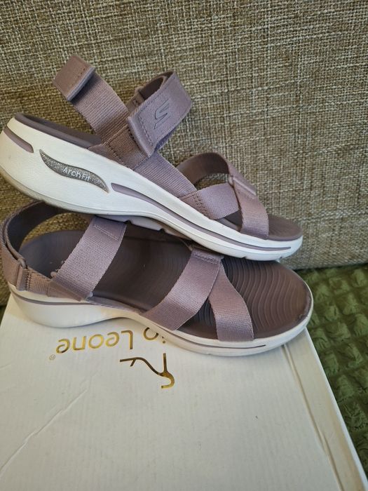 Босоножки сиреневого цвета Skechers 39 размера