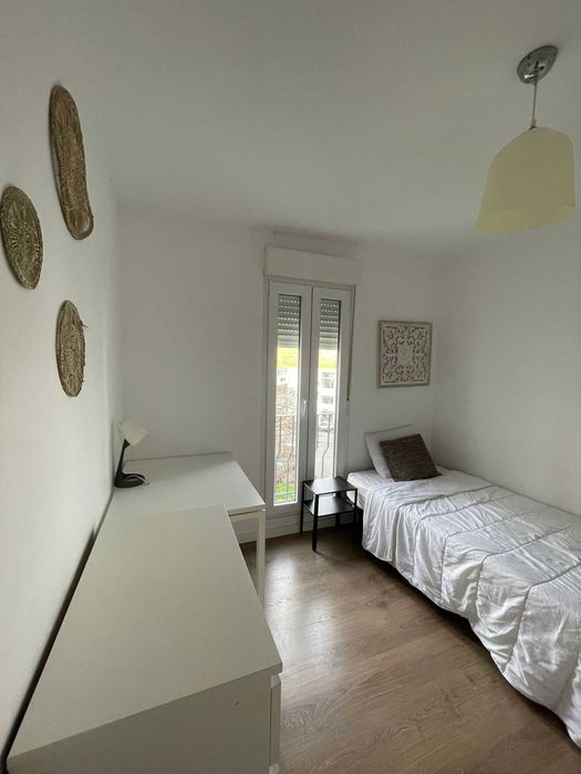 Quarto individual sem caução Olivais