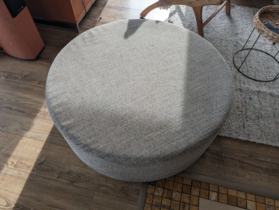Stolik , pufa duży materiałowy
