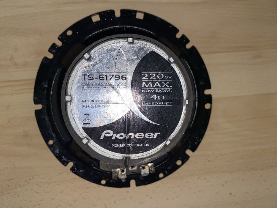Glosniki samochodowe Pioneer TS-E1796 (2 sztuki, 17 cm, 220W max, 4Ω)