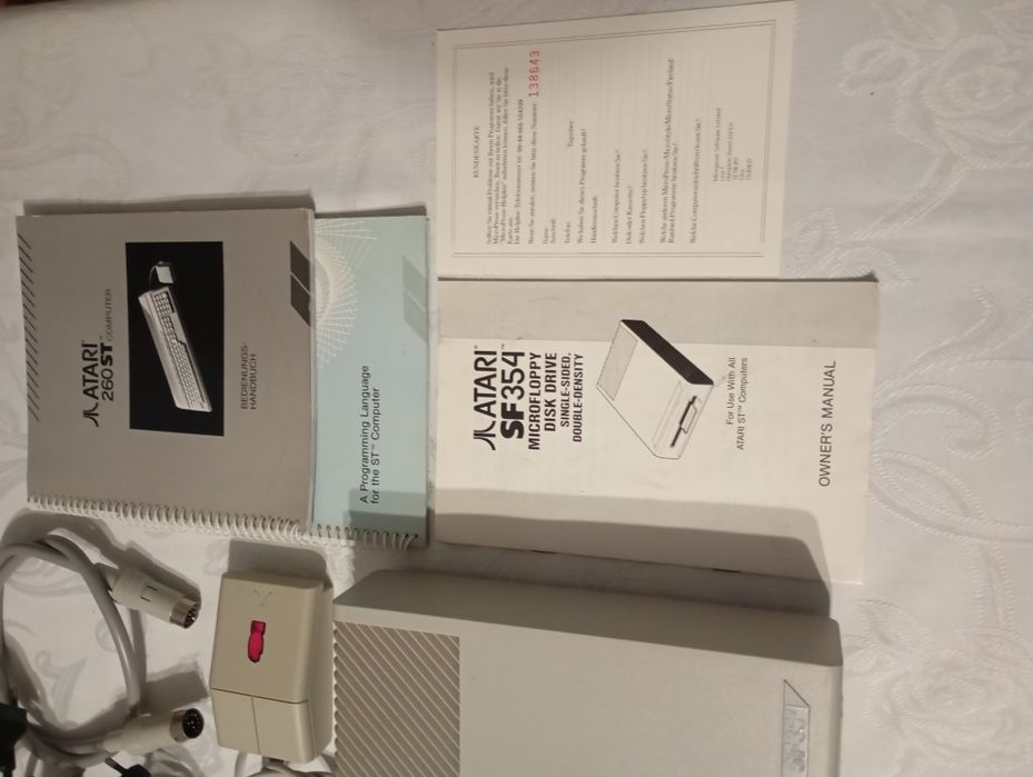 Komputer Atari 260 ST w stanie kolekcjonerskim