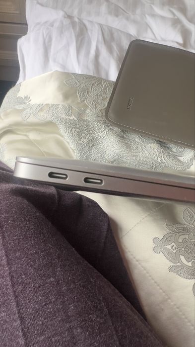 Продам mac book air 2018