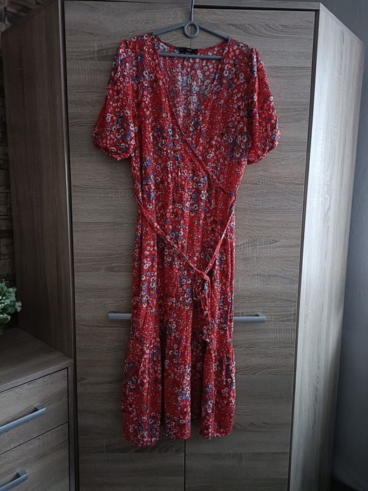 Maxi czerwona kwiecista sukienka z wiskozy