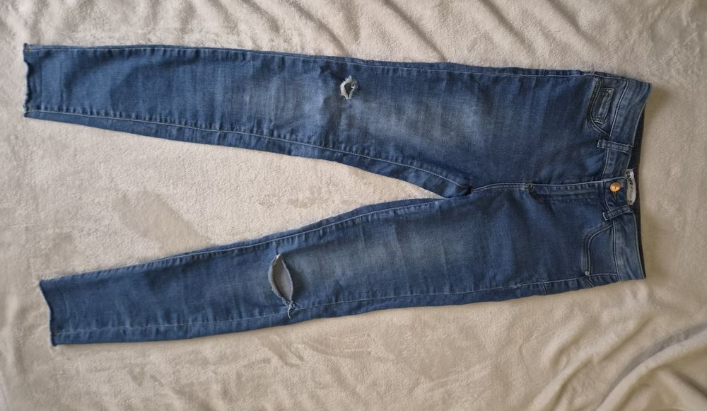 Jeansy rurki z dziurami CROPP rozmiar XS
