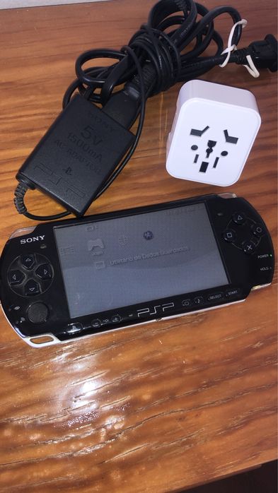Psp 3000 destravada (com carregador original + adaptador)