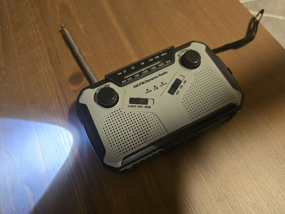 Radio am fm awaryjne dynamo solar
