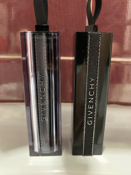 GIVENCHY Rouge Interdit Vinyl губная помада с маслом черной розы
