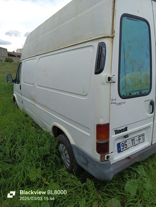 Carrinha Ford Transit teto alto