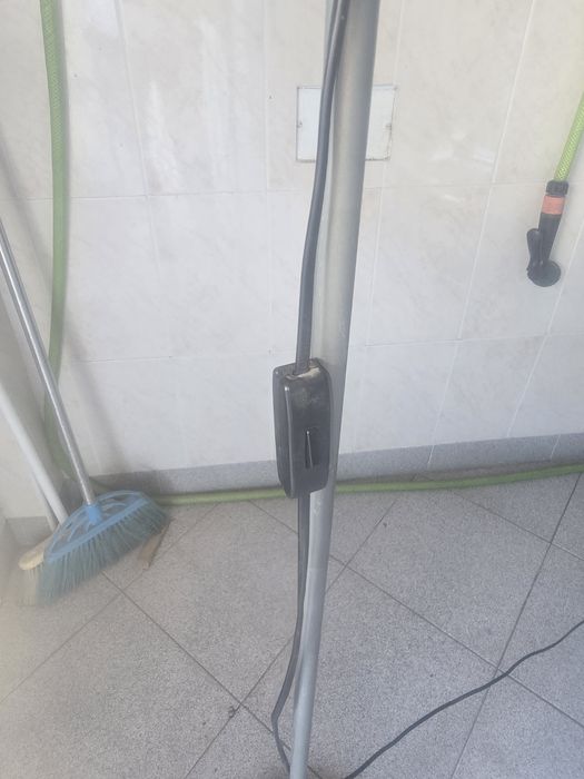 Candeeiro de pé alto
