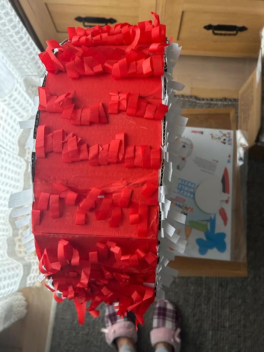 Piniata Kinder do samodzielnego ozdobienia