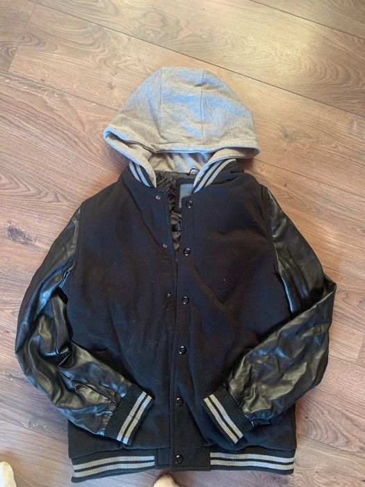 Продам курту весняна