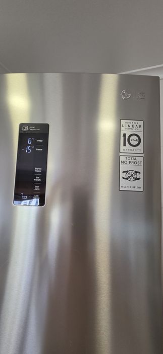 Frigorífico Combinado LG GBB60NSFFS (No Frost - 200 cm - 343 L - Inox)