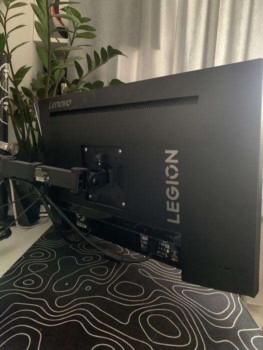 Monitor Lenovo Legion 240hz