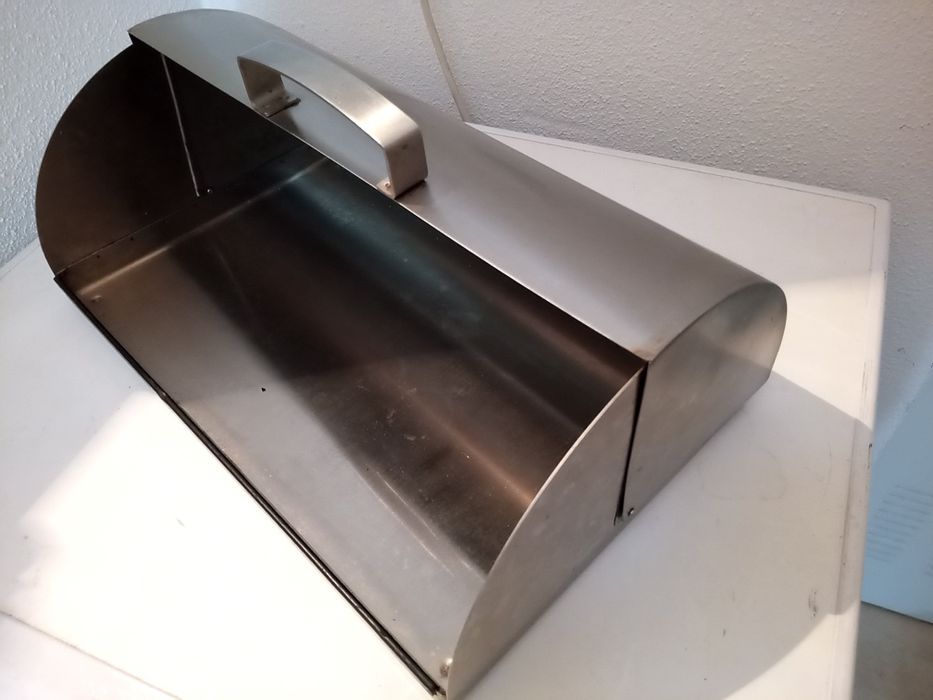 Caixa de pão com tampa deslizante