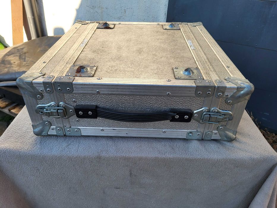 RACK 3U 1x szyna (41cm do klapy) case FAKTURA (dostępne więcej)