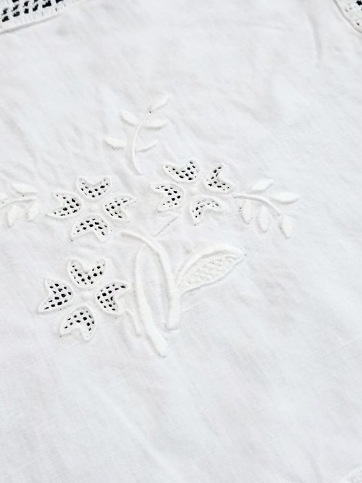 Grande toalha de mesa.