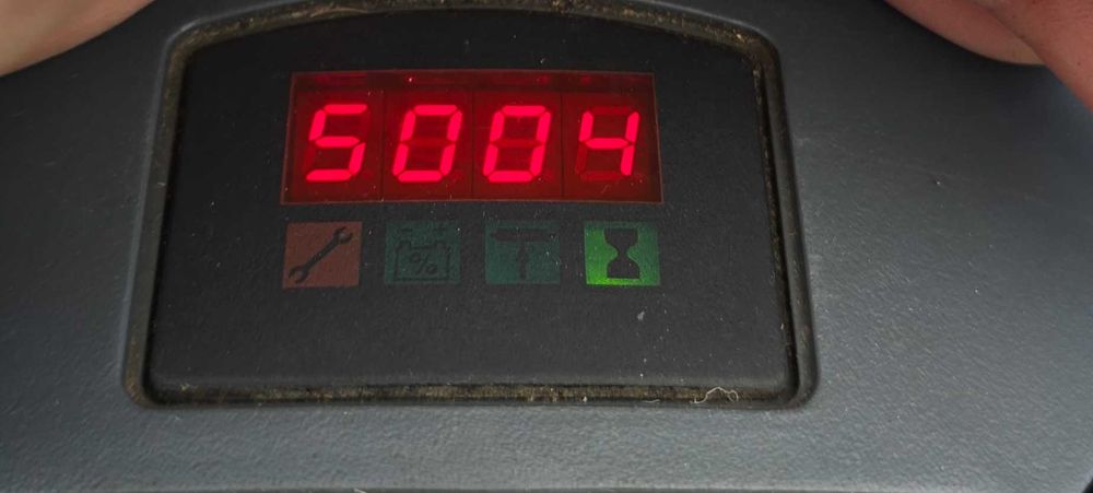 Paleciak elektryczny z masztem BT SWE 100 podest wózek widłowy Toyota