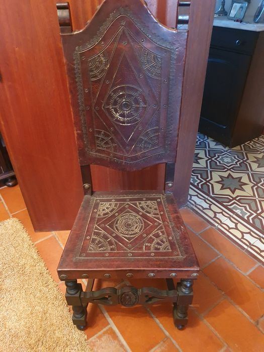 Mobilia de sala de jantar em madeira nobre