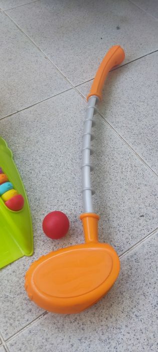 Minigolfe de brincar de criança