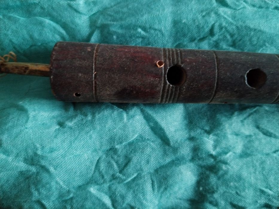 Antiga Flauta em madeira e baqueta