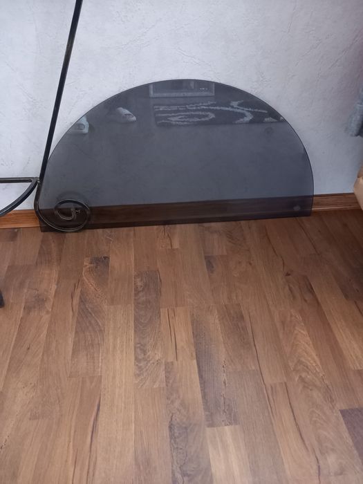 Stolik że szklana szyba  półokrągły