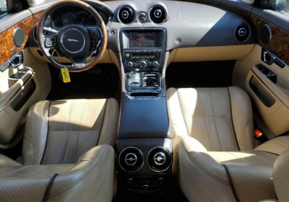 Jaguar XJ351 салон торпеда
