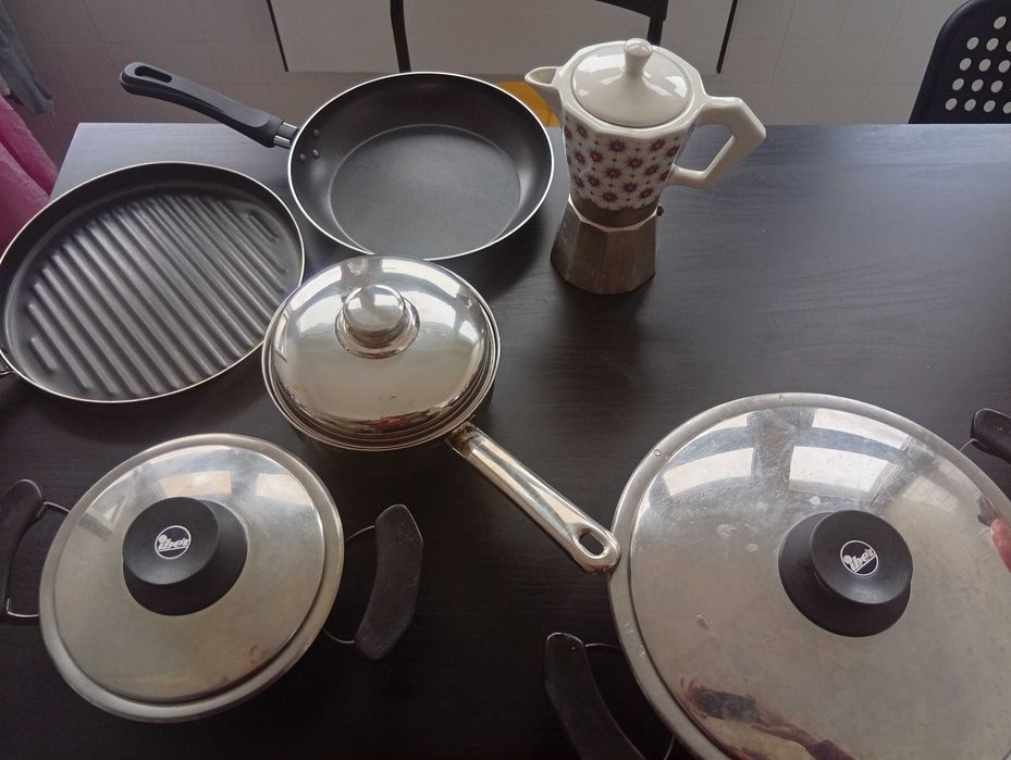 Tachos, frigideira nova e cafeteira, tudo por 10€