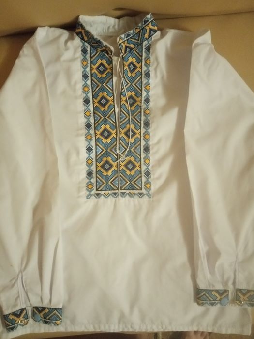 Продам вишиванку на 12-13р