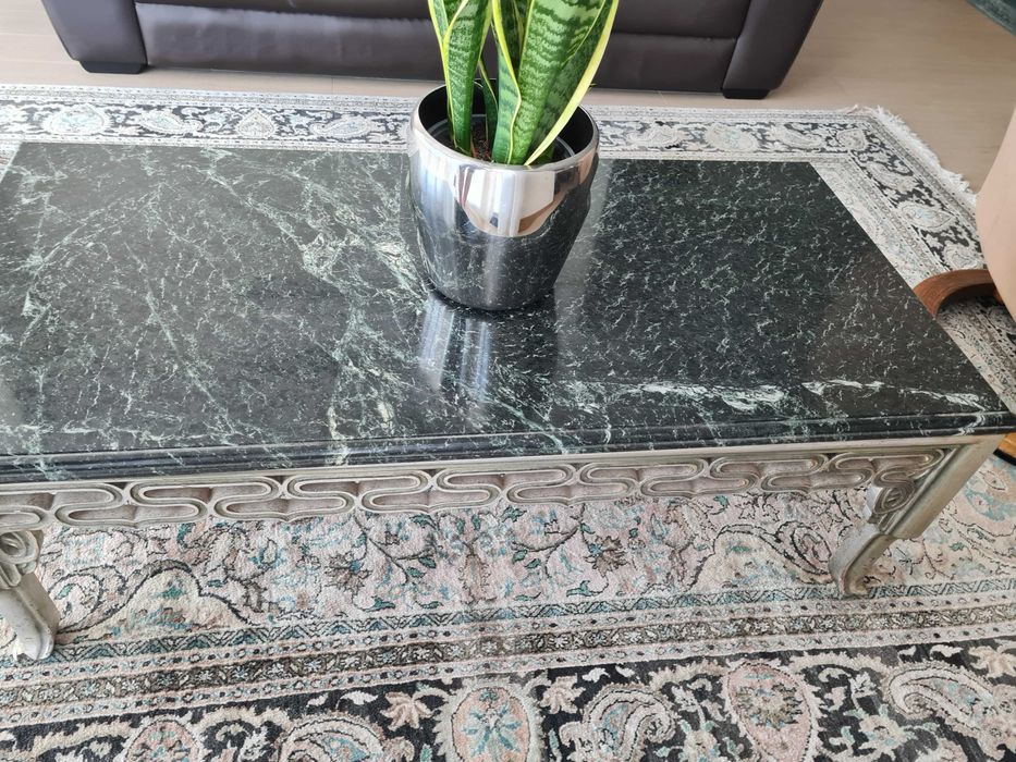 Mesa de Centro com Tampo em Mármore Verde e Estrutura em Madeira