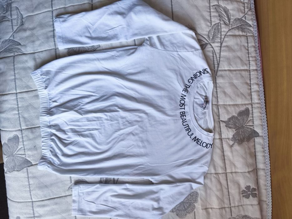 Продаётся белая кофточка