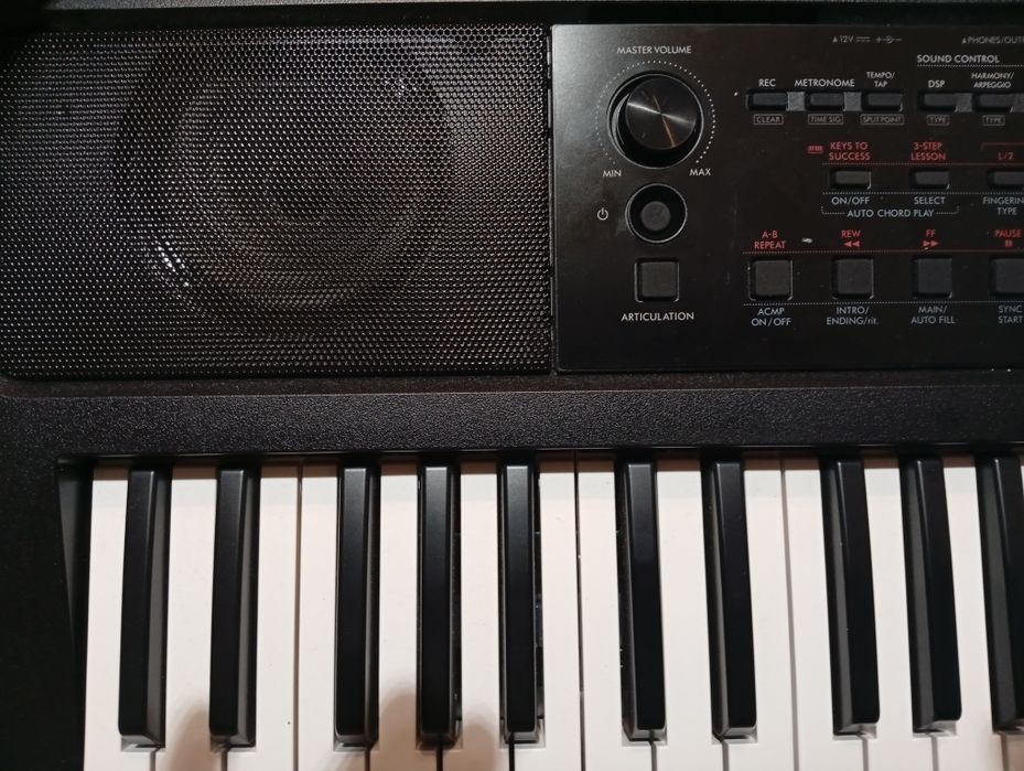 Teclado Yamaha PSR-E 383