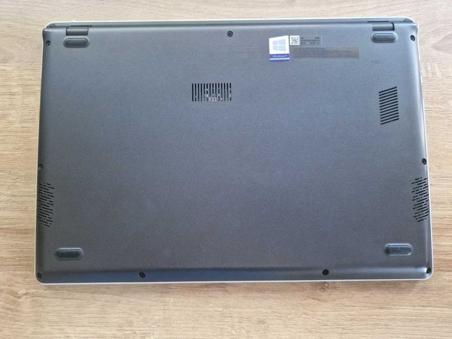 Laptop ASUS VivoBook S14 w bardzo dobrym stanie + etui na laptop GRATIS