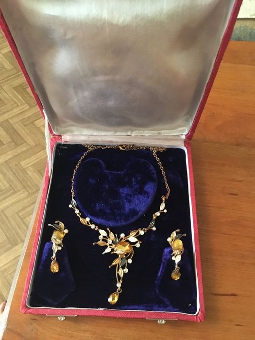 Колье и серьги Сваровски