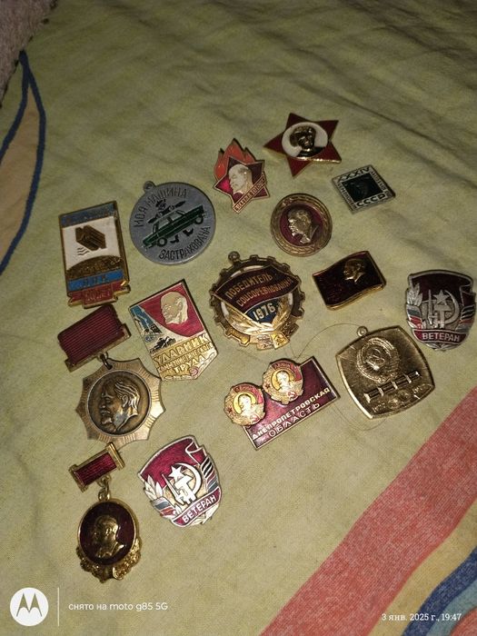 В продаже значки