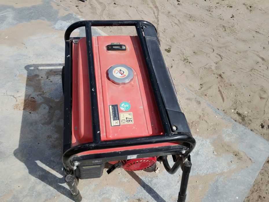 Vendo gerador semi novo