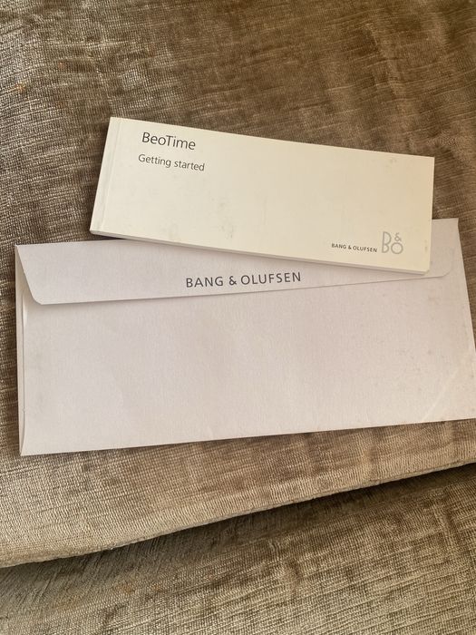 Relogio de mesa “ Bang & Olufsen “