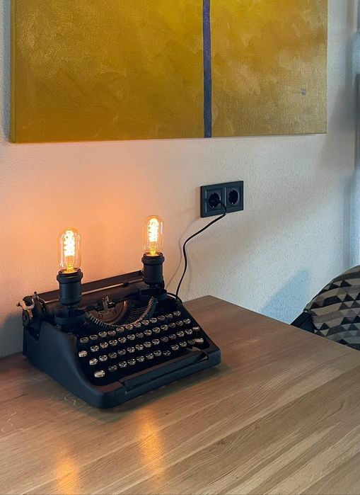 Настільна лампа з друкарської машинки