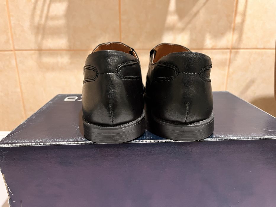 Нові шкіряні туфлі Braska