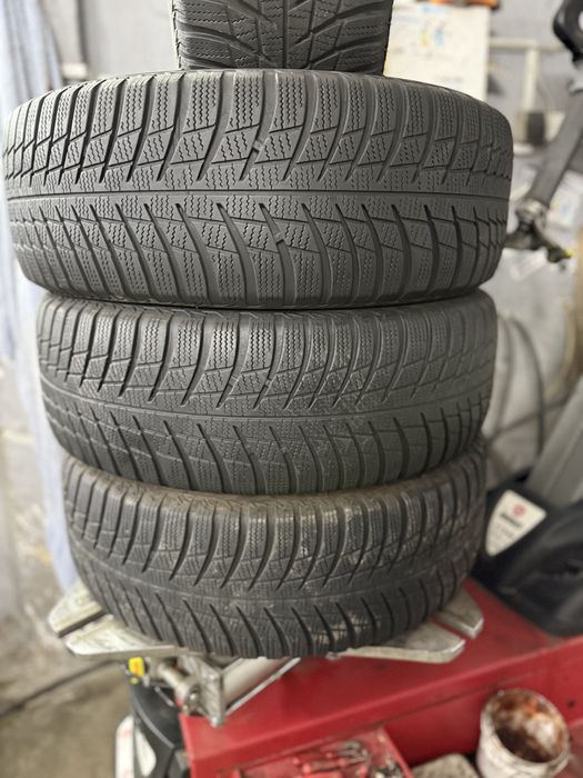 Колеса/резина/гума 215/60R16 Bridgestone